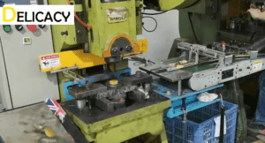Mechanical arm auto feeding system