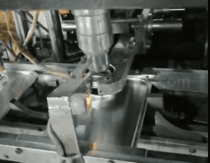Rectangular can top hole punching line